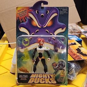 Vintage Disney Mighty Ducks  Mallory Action Figure Mattel (1996) Spin Attack NEW